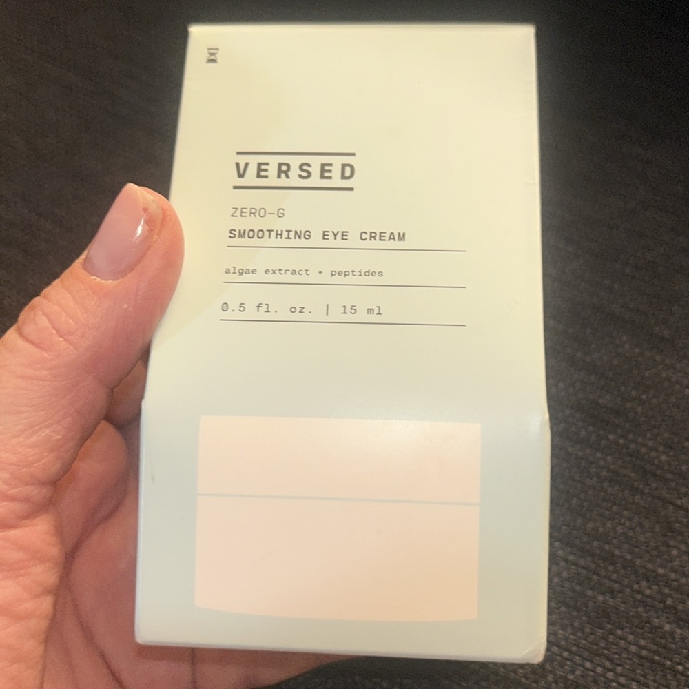 Versed Wash It Out Gel Cleanser - Blue and Smoothing eye cream - Picture 4 of 5